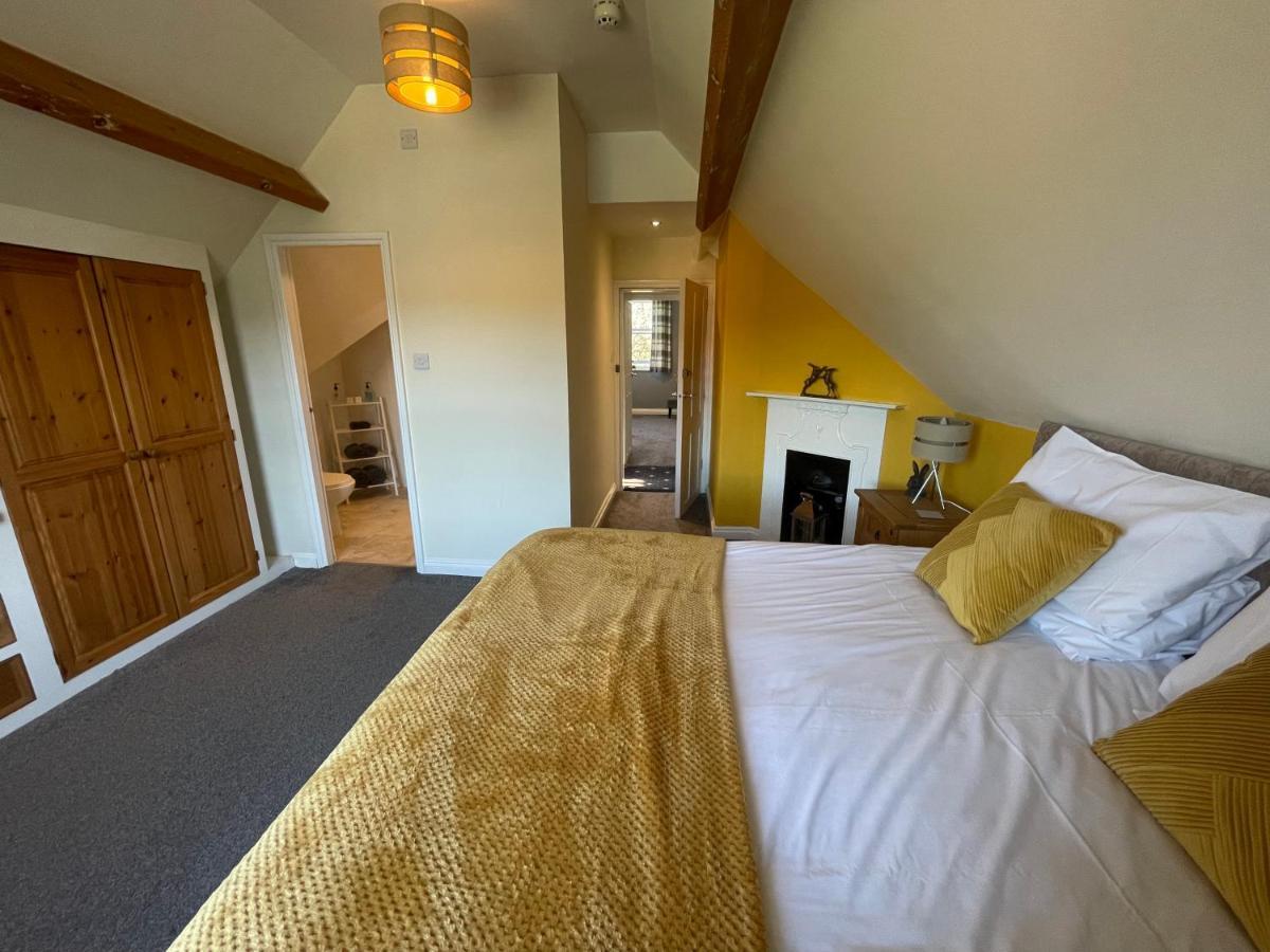 The Fylingdales Inn Robin Hood's Bay Exterior photo